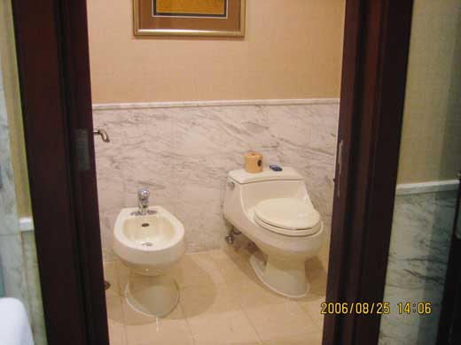 ラッフルズ北京ホテルのバスルーム