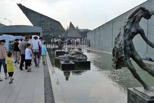 様々姿のブロンズ塑像 様々姿のブロンズ塑像
