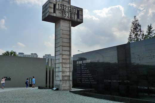 十字架の形をした標識碑 十字架の形をした標識碑